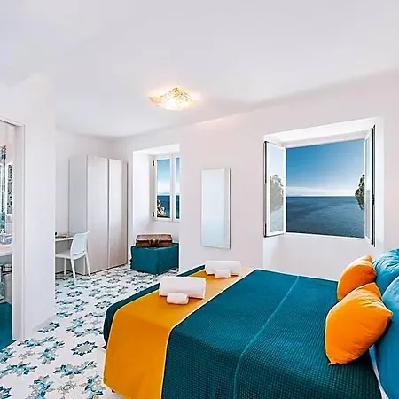 Eris: A Picco Sul Mare Con Piscina E Hotel 5*