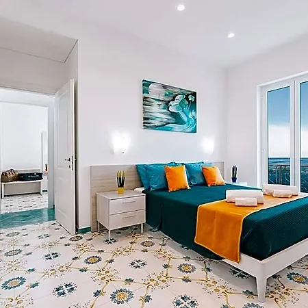 Hotel Eris: A Picco Sul Mare Con Piscina E 5*