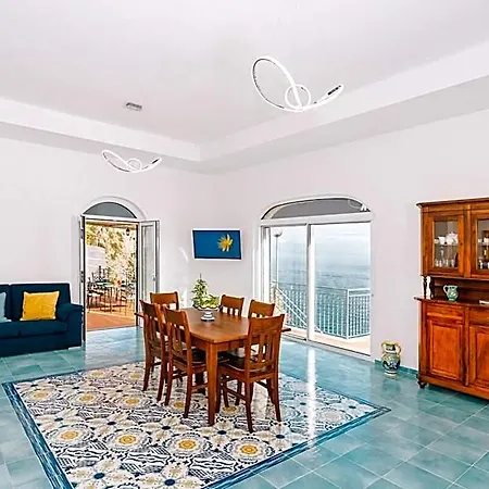 Eris: A Picco Sul Mare Con Piscina E Hotel Amalfi