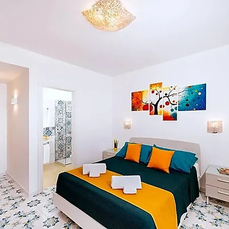 Hotel Eris: A Picco Sul Mare Con Piscina E 5*
