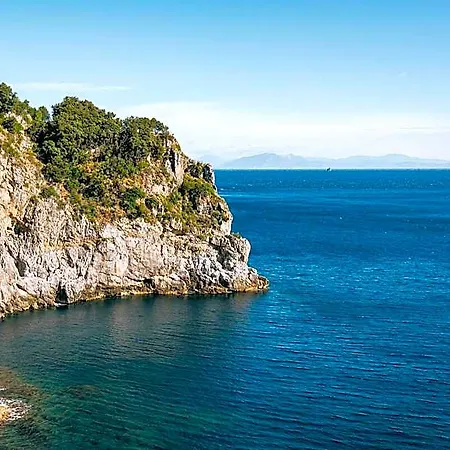 Eris: A Picco Sul Mare Con Piscina E Hotel 5*