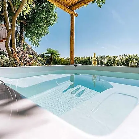 Hotel Eris: A Picco Sul Mare Con Piscina E Amalfi
