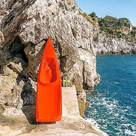 Hotel Eris: A Picco Sul Mare Con Piscina E 5*